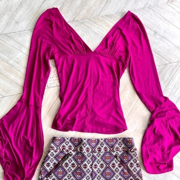 NWT FREE PROPLE FUCHSIA  PINK BELL SLEEVED TOP | SIZE SMALL​​ - Picture 5 of 7